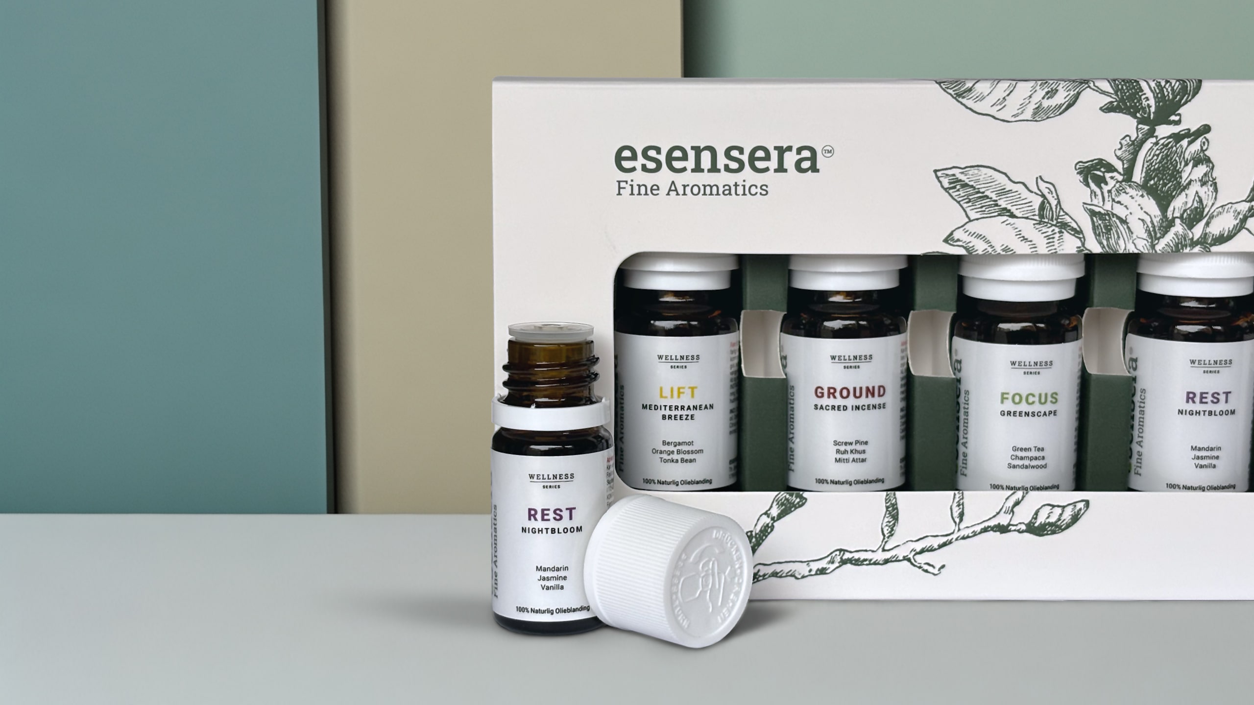 Billede af flasker med æteriske olier i en gaveæske.